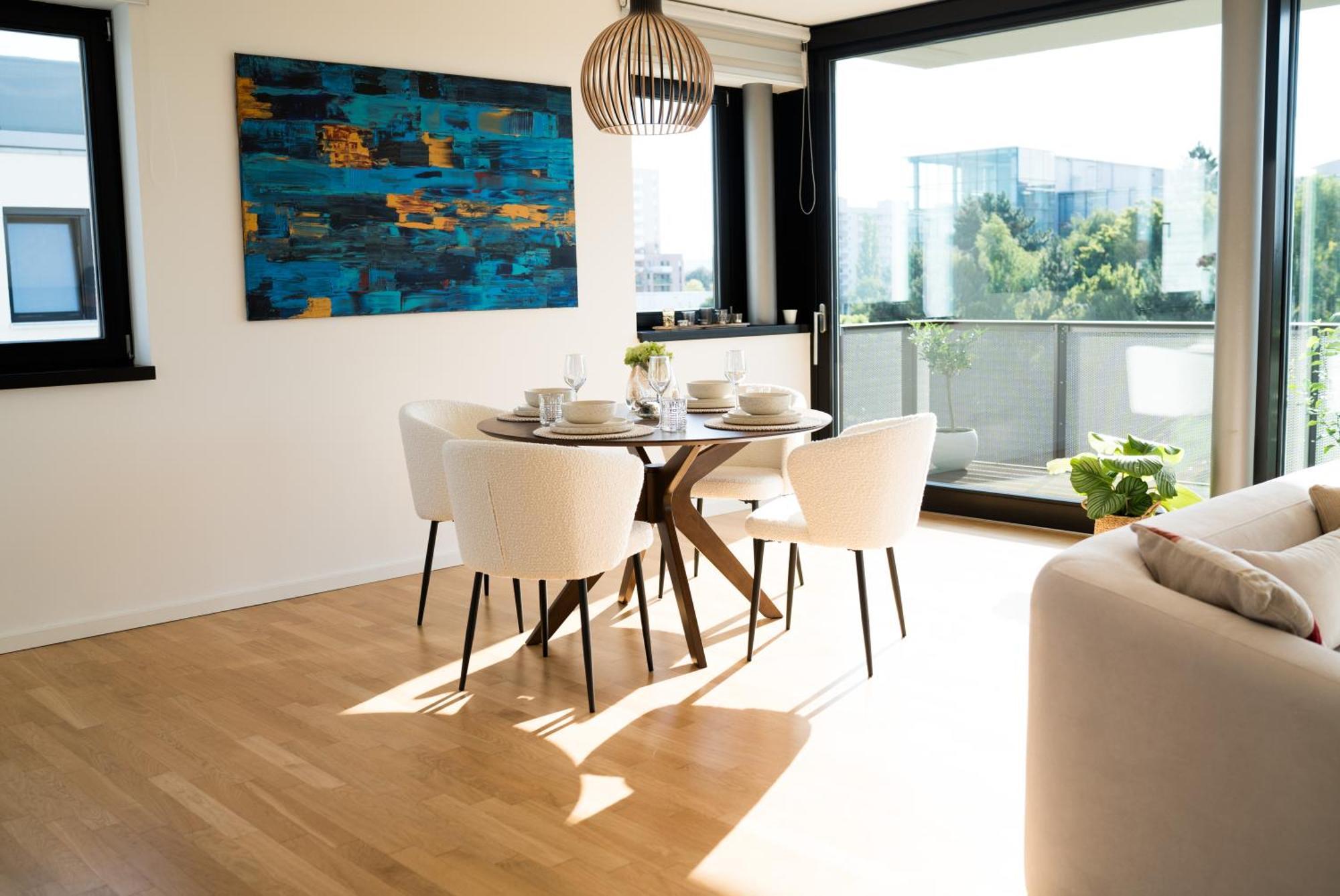 Apartament Moderne Mit Grosszuegigen 100qm In Der Dresdner Altstadt *